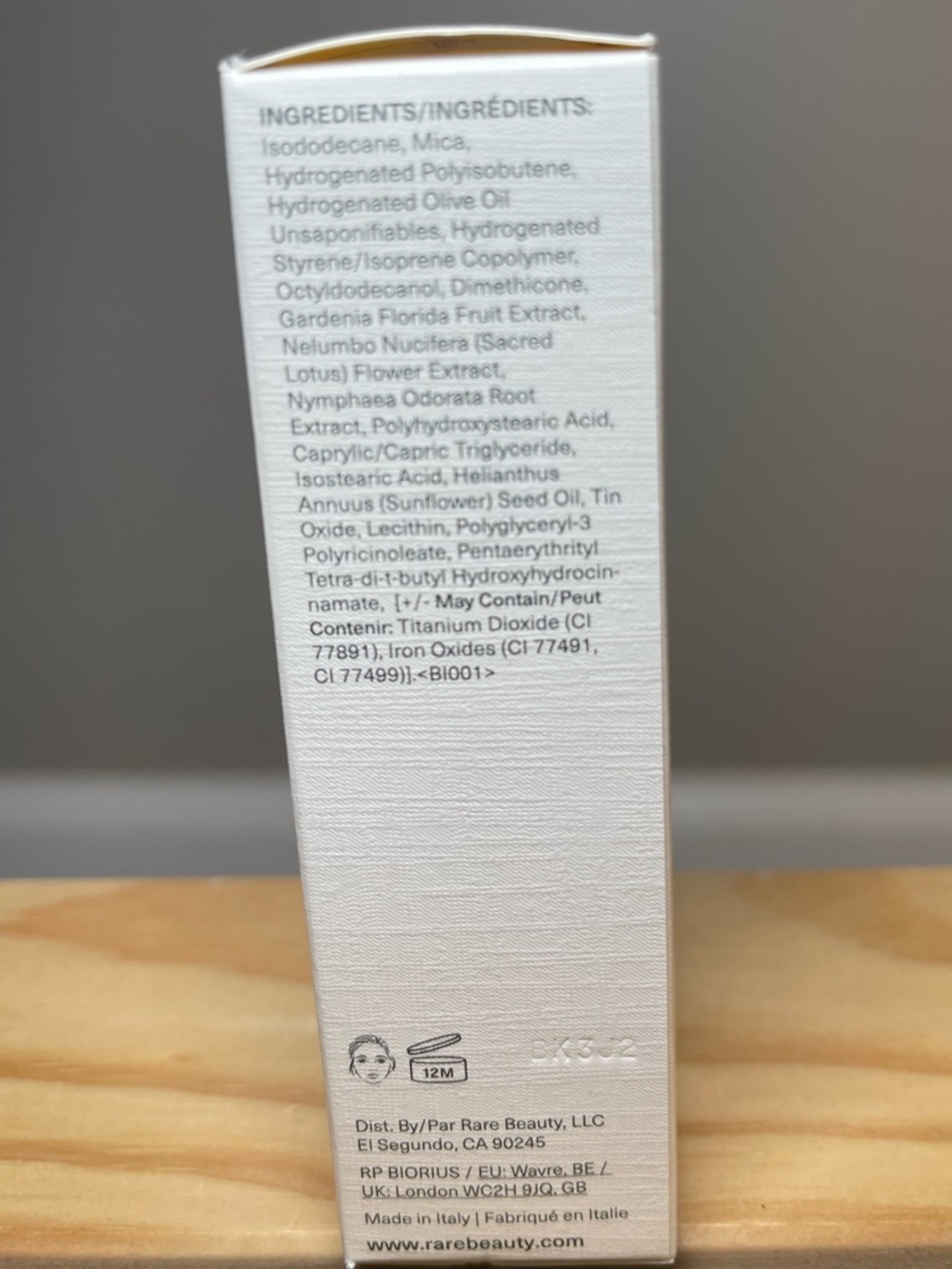 Rare Beauty Positive Light Liquid Luminizer — Mesmerize (champagne shimmer) - Picture 2 of 6